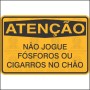 Atenção - Não jogue fósforos ou cigarros no chão